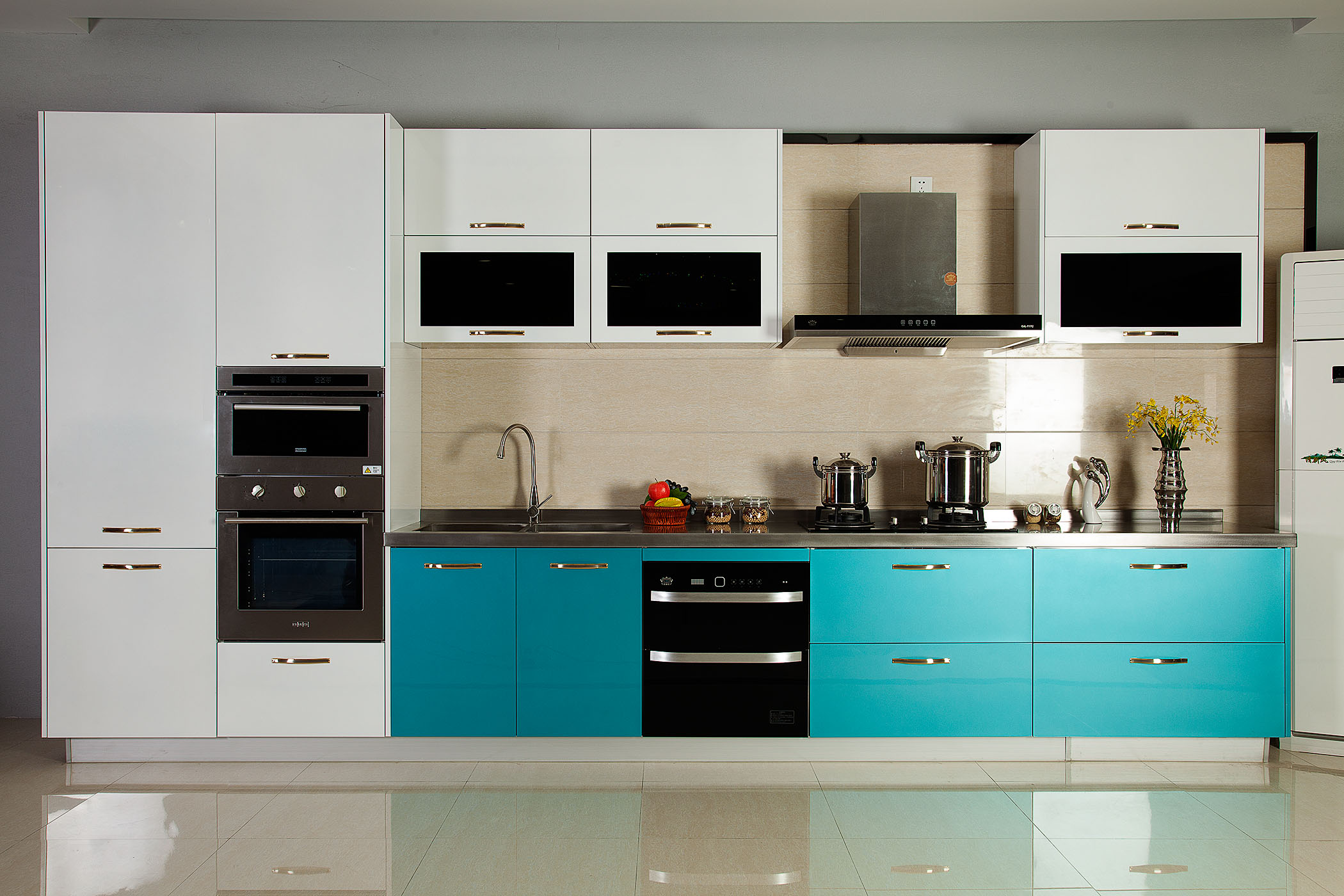 银川橱柜定制厂家讲厨房橱柜颜色应该如何搭配！